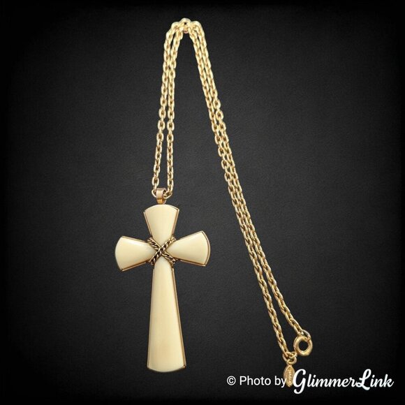 Vintage 70s Avon Juliet Cream Lucite Cross Gothic Gold Tone Pendant Necklace - Picture 1 of 7